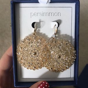 Dainty gold circle earrings